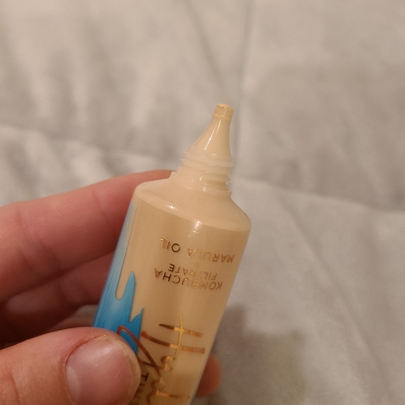 Urban Decay Stay Naked Hydromaniac Tinted Glow Hydrator #20 Light Neutral - Picture 5 of 5